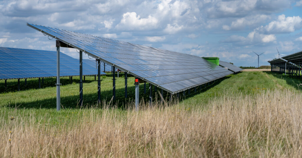 ensemble d'installation photovoltaïque, pour centrale d'énergie solaire